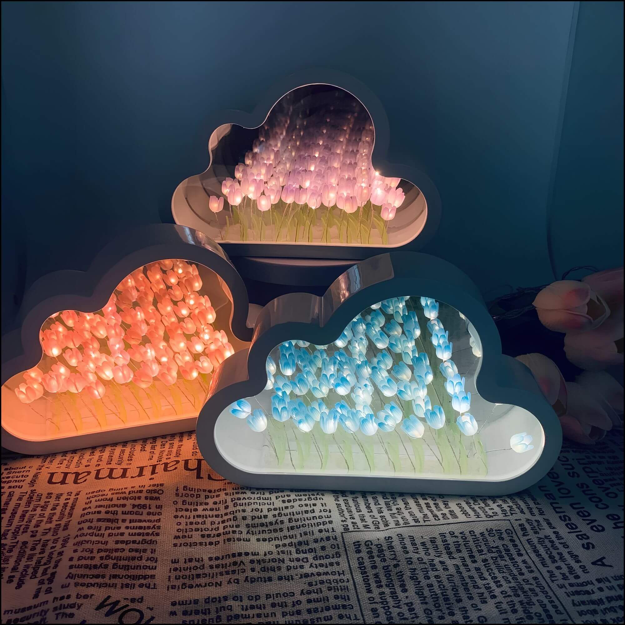 Eternal Cloud Mirror Tulips - LED Mirror with Infinity Effect - Image 2