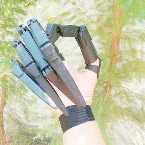 RamoraClaw™ — Transform Your Hands into Spine-Chilling, Hyper-Realistic Haunt Masters