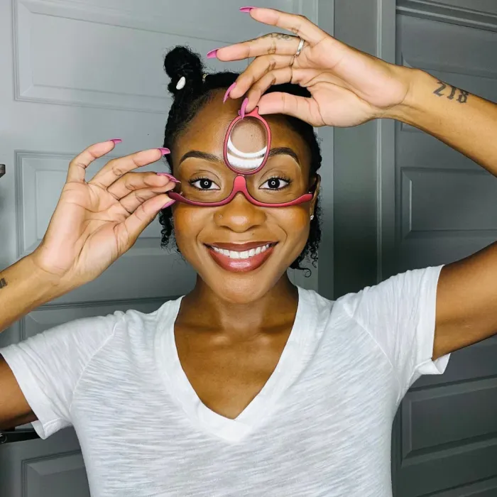 Rotating Makeup Glasses: Precision and Comfort - Image 2