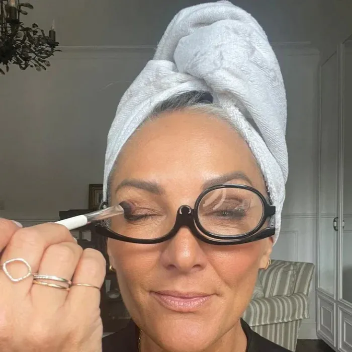 Rotating Makeup Glasses: Precision and Comfort - Image 3