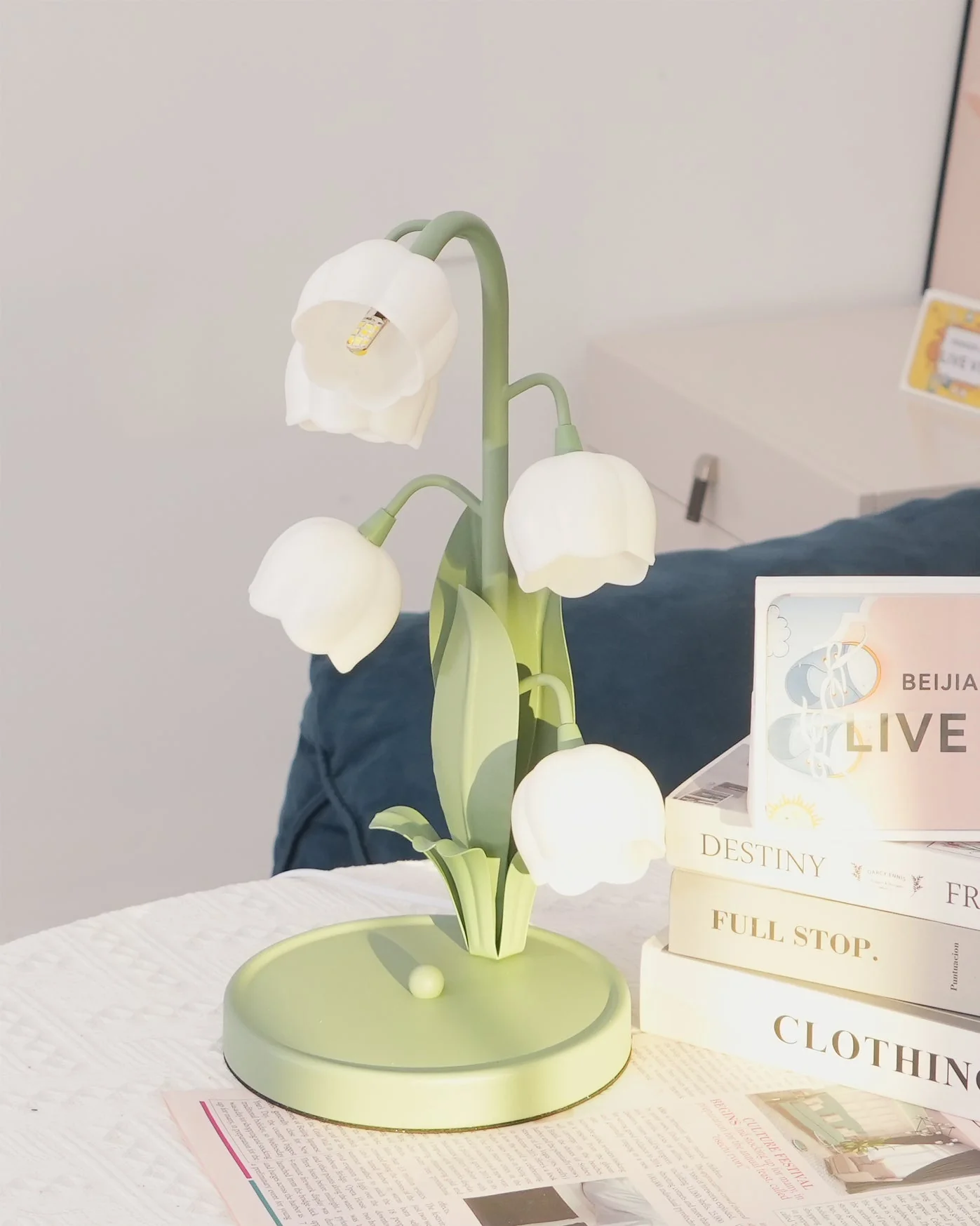 Table lamp with a bell orchid - Image 19