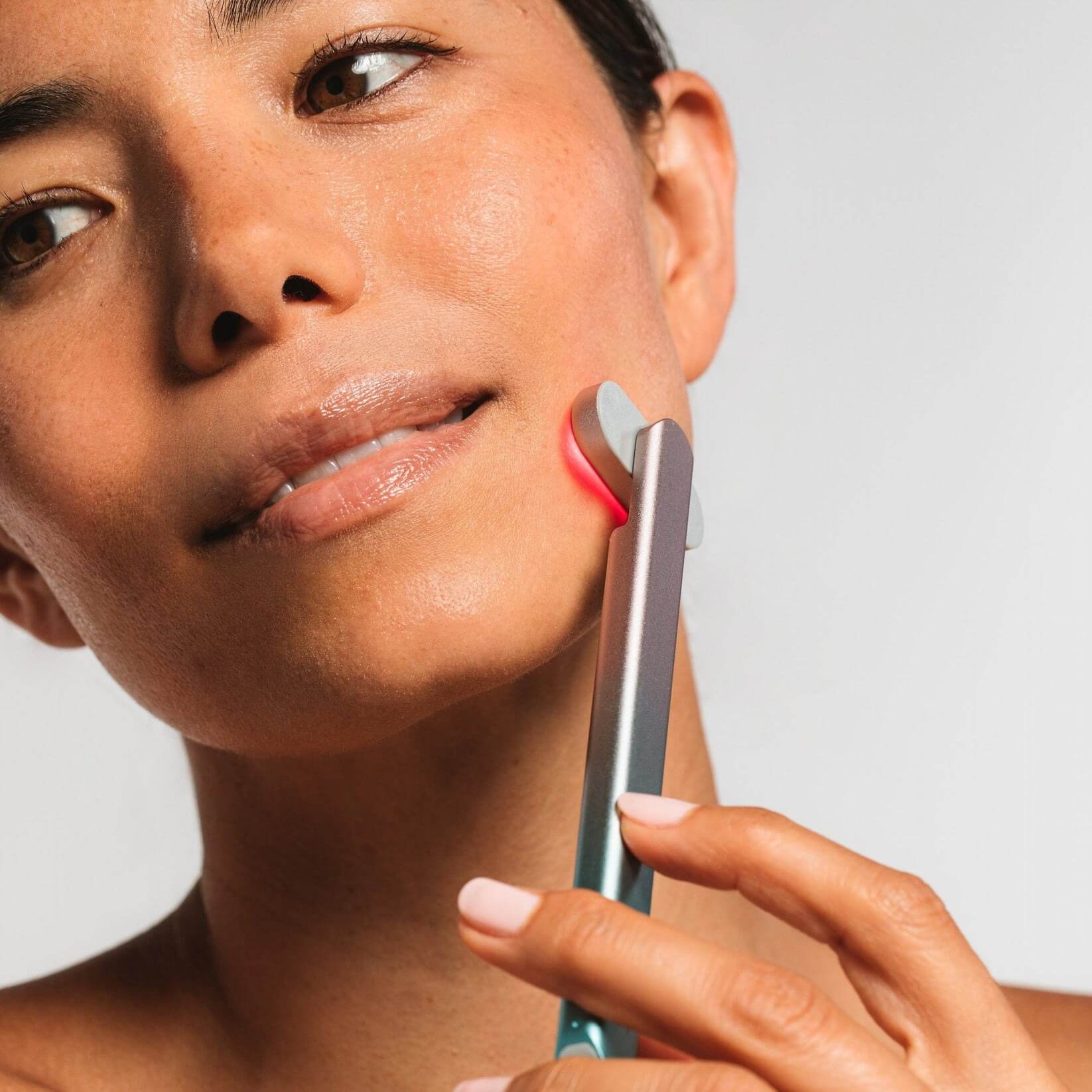 VividLuxe™ — Unleash Radiant, Youthful Skin That Turns Heads Every Day - Image 10